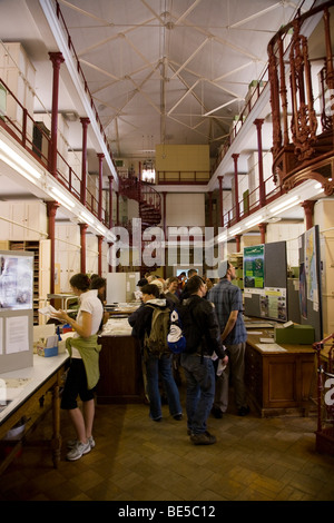 Il Victorian interno dell'Erbario di Kew Royal Botanic Gardens: Ala C, costruito nel 1877. Foto Stock