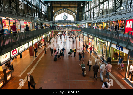 La stazione centrale di Amburgo, Amburgo, Germania, Europa Foto Stock