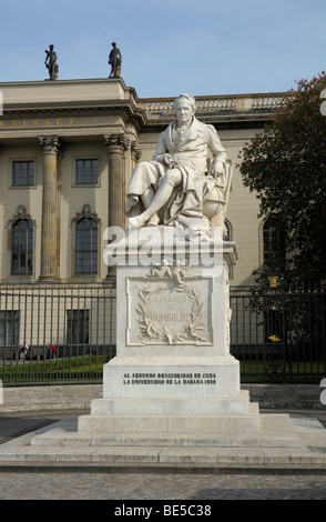 Monumento Alexander von Humboldt, Universitaet Humboldt University di Berlino, Germania, Europa Foto Stock