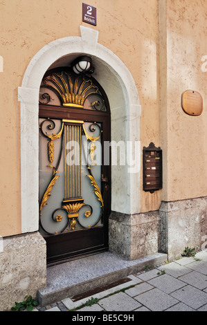 Beichstrasse street art nouveau di porta, Schwabing Monaco di Baviera, Germania, Europa Foto Stock