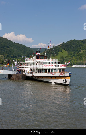 Il Rheinallee street a Boppard con gli ormeggi per le barche, Boppard, Rhein-Hunsrueck-Kreis district, Renania-Palatinato, Tedesco Foto Stock