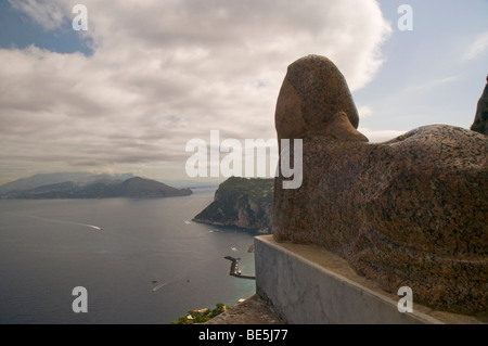 Terrazza e Sfinge a La Villa San Michele che fu la casa costruita da Axel Munthe in Anacapri sull' isola di Capri in Italia Foto Stock