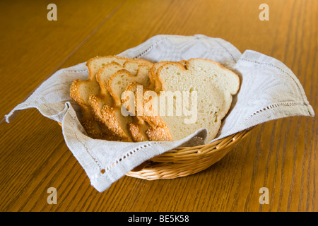 Fette di pane bianco nel carrello Foto Stock