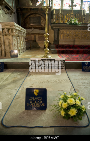 William Shakespeare's grave all'interno Chiesa della Santa Trinità di Stratford-upon-Avon. Regno Unito. Foto Stock