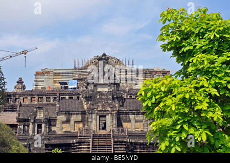 Wat Baphuon, rinnovato con assistenza francese, Angkor Wat, Siem Reap, Cambogia, Asia Foto Stock