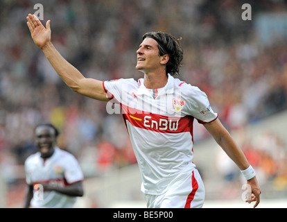 Mario Gomez, VfB Stuttgart, celebrando un obiettivo, Arthur BOKA nel retro, VfB Stuttgart Foto Stock