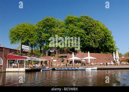 Il popolare meta escursionistica cafe Sommer-Terrassen, Winterhude, Amburgo, Germania, Europa Foto Stock