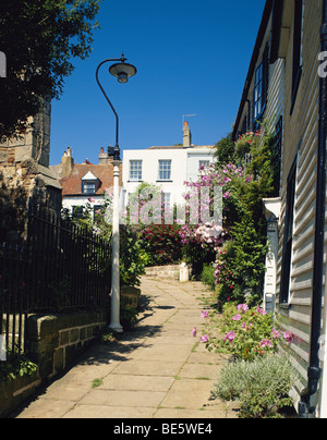 Chiesa passaggio twitten, Hastings Old Town, East Sussex, England, Regno Unito, GB Foto Stock