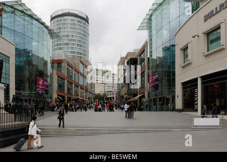 Birmingham Bullring Shopping area, mostrando la Rotunda blocco di appartamenti Foto Stock