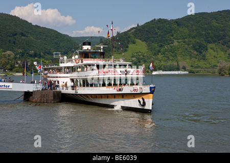 Il Rheinallee street a Boppard con gli ormeggi per le barche, Boppard, Rhein-Hunsrueck-Kreis district, Renania-Palatinato, Tedesco Foto Stock