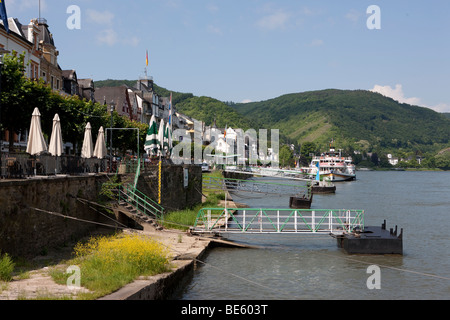 Il Rheinallee street a Boppard con gli ormeggi per le barche, Boppard, Rhein-Hunsrueck-Kreis district, Renania-Palatinato, Tedesco Foto Stock