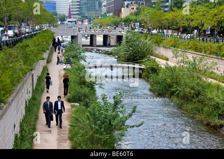 Fiume Cheonggyecheon in Seoul COREA DEL SUD Foto Stock