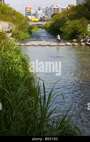 Fiume Cheonggyecheon in Seoul COREA DEL SUD Foto Stock