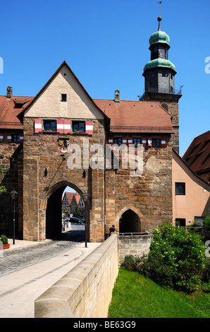 La vecchia porta di Norimberga, nel retro della torre della chiesa di San Nicola, Lauf an der Pegnitz, Media Franconia, Baviera, Germania, e Foto Stock