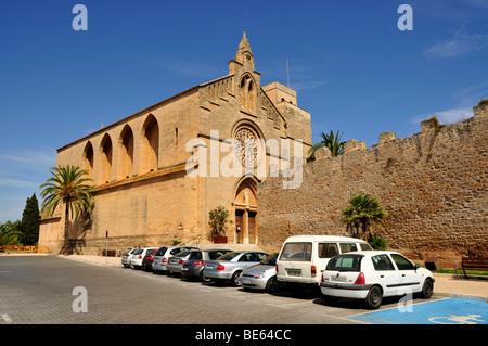 Sant Jaume de Església chiesa neo-gotico, dal 1893, Alcudia, Maiorca, isole Baleari, Spagna, Europa Foto Stock