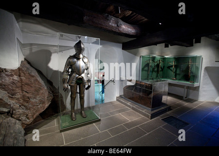 Armory di Burg Eltz Castle, Wierschern, Renania-Palatinato, Germania, Europa Foto Stock