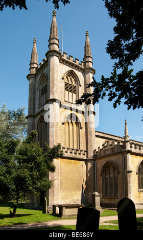 La chiesa parrocchiale di San Lorenzo in Hungerford lungo il lato di Kennet and Avon Canal Foto Stock