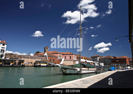 Barca a vela in Murano, una piccola isola vicino a Venezia, Italia e Europa Foto Stock