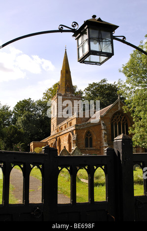 San Michele e Tutti gli Angeli Chiesa, Bugbrooke, Northamptonshire, England, Regno Unito Foto Stock