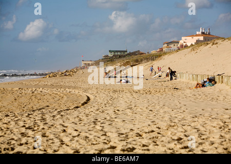 La spiaggia di Lacanau Ocean fuori stagione sulla Atlantic costa sud-ovest della Francia vicino a Bordeaux Foto Stock