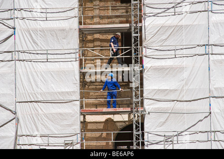 Lavoratori edili su un grande sito di costruzione a Berlino, Germania, Europa Foto Stock