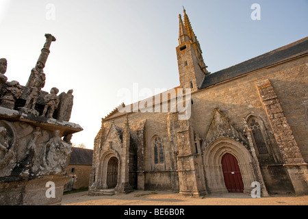 Più antico Calvario Bretone, Notre Dame de Tronoën, Finisterre, Francia Foto Stock