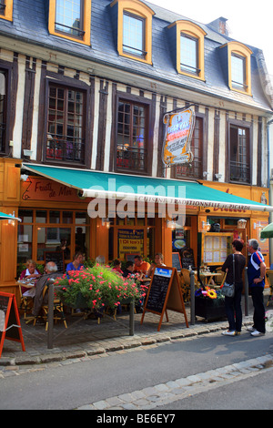 Ristorante su Rue de La Ferte, St Valery sur Somme, Somme, Francia, Europa Foto Stock