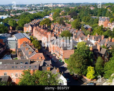 Una vista di case nella zona del Parco di Nottingham, preso dalla terrazza del castello di Nottingham Nottinghamshire England Regno Unito Foto Stock