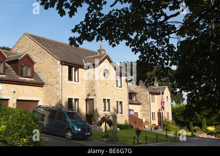 Regno Unito, Inghilterra, Yorkshire, Haworth, costruire nuove case costruite in pietra locale Foto Stock