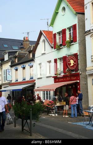 Ristorante su Rue de La Ferte, St Valery sur Somme, Somme, Francia, Europa Foto Stock