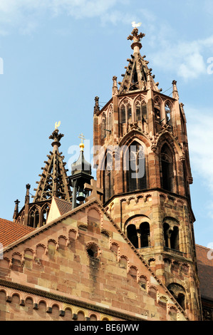 Torre sul lato nord della Cattedrale di Friburgo, Freiburg im Breisgau, Foresta Nera, Baden-Wuerttemberg, Germania, Europa Foto Stock