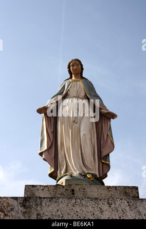 Statua femminile nella città di Bad Wurzach, Allgau, Alta Svevia, Baden-Wuerttemberg, Germania, Europa Foto Stock