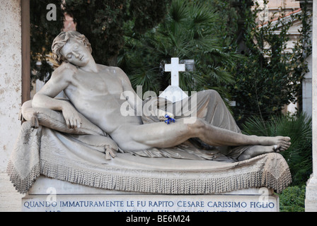 Oggetto contrassegnato per la rimozione definitiva, campo di Verano cimitero, centro storico della città di Roma, Italia, Europa Foto Stock