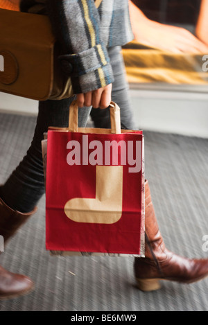 Porta Shopper shopping bag con calza di Natale su di esso, ritagliato Foto Stock