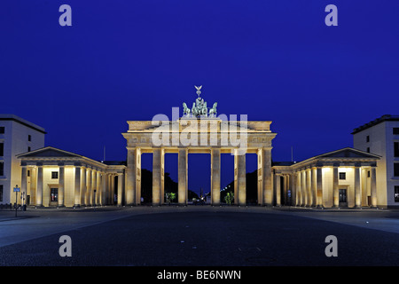 La Porta di Brandeburgo al mattino presto, Berlino, Germania, Europa Foto Stock