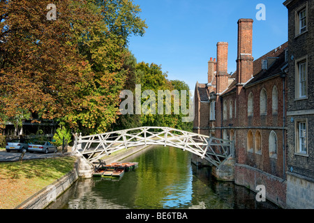 Il fiume Cam come si scorre il centro di Cambridge, Inghilterra Foto Stock