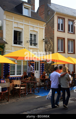 Ristorante su Rue de La Ferte, St Valery sur Somme, Somme, Francia, Europa Foto Stock