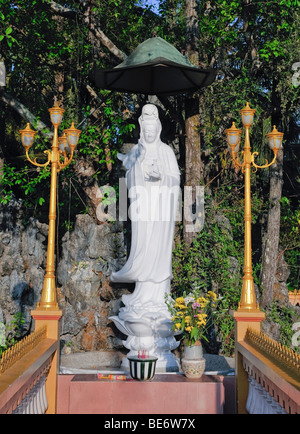 Statua di Buddha nella Vinh Trang Pagoda, My Tho, Delta del Mekong, Vietnam Asia Foto Stock