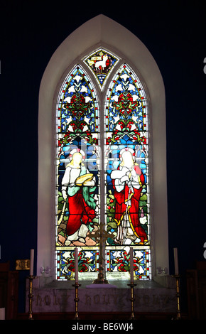 Vetrata, la chiesa di San Pietro, Blaenavon, Lancaster, South Wales, Regno Unito Foto Stock