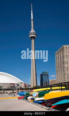 Toronto;;Ontario Canada; Waterfront condomini e di edifici per uffici e la famosa CN Tower, i mondi più alto free standing T Foto Stock