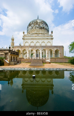 Baksh Hayath iniziata tomba in Qutb Shahi tombe in Golconda in Hyderabad India Foto Stock