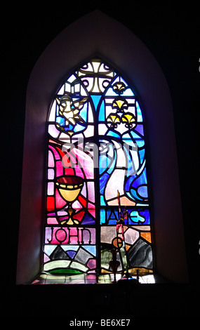 Vetrata, la chiesa di San Pietro, Blaenavon, Lancaster, South Wales, Regno Unito Foto Stock