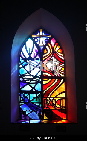 Vetrata, la chiesa di San Pietro, Blaenavon, Lancaster, South Wales, Regno Unito Foto Stock