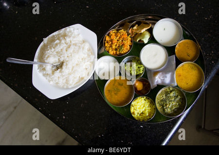 Thali sud tipico pasto indiano in India Vellore Foto Stock