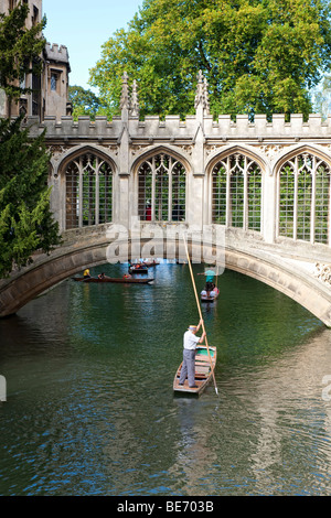 Il Ponte dei Sospiri oltre il fiume Cam in Cambridge Foto Stock