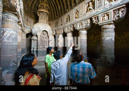 Grotta buddista 19 in Ajanta in India Foto Stock