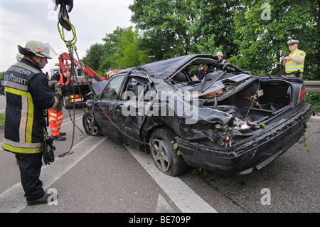 Traffico fatale incidente, serie 7 Bmw auto andato fuori strada, Stoccarda, Baden-Wuerttemberg, Germania, Europa Foto Stock