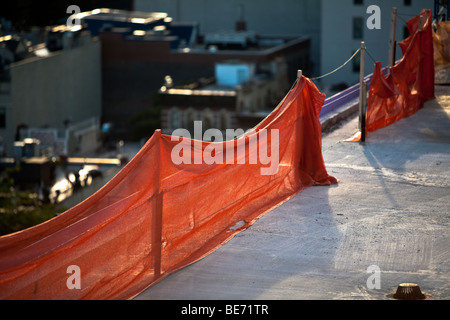 Costruzione di sicurezza net sul tetto del nuovo edificio Foto Stock