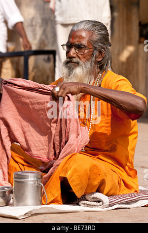 Indiano holyman indù a Benares (Varanasi), India Foto Stock