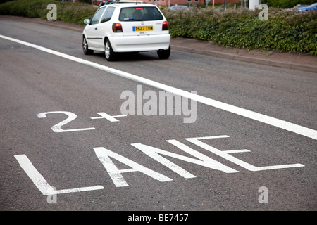 Un esperimento di car sharing in corsia di Castle Bromwich zona di Birmingham per il traffico in entrata verso il centro della città. Foto Stock